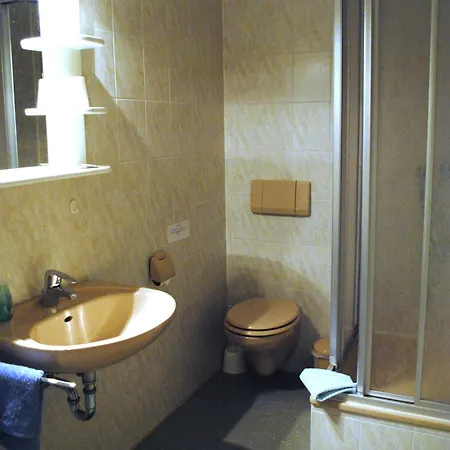 Haus Kathrin 招待所 3*